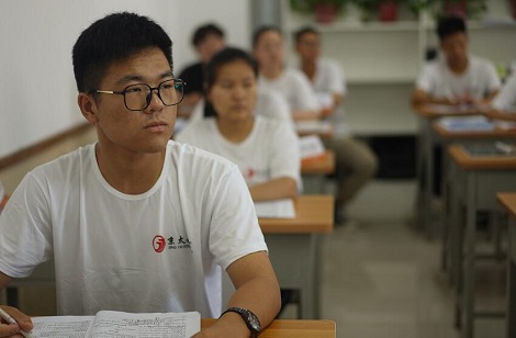 郑州优状元高考学校提醒：艺考生文化课辅导班网课选择需谨慎