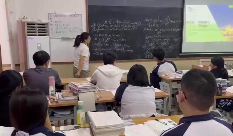 鹤壁高三复读学校一年学费